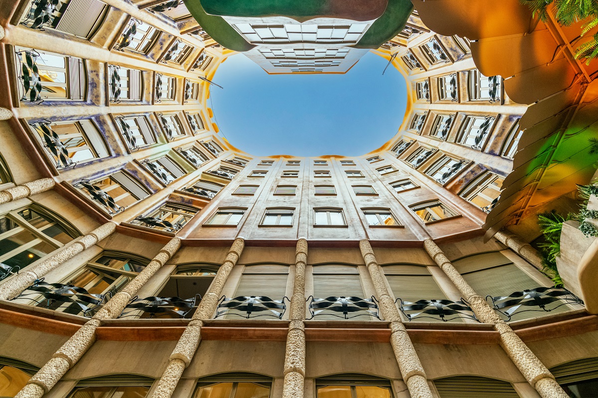 La Pedrera esencial pati papallones